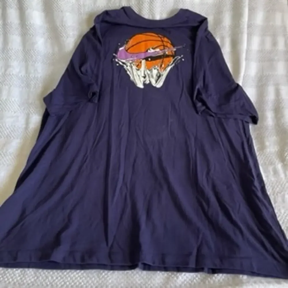 NWOT Nike Basketball Dripping Logo Short Sleeve, Size XXL